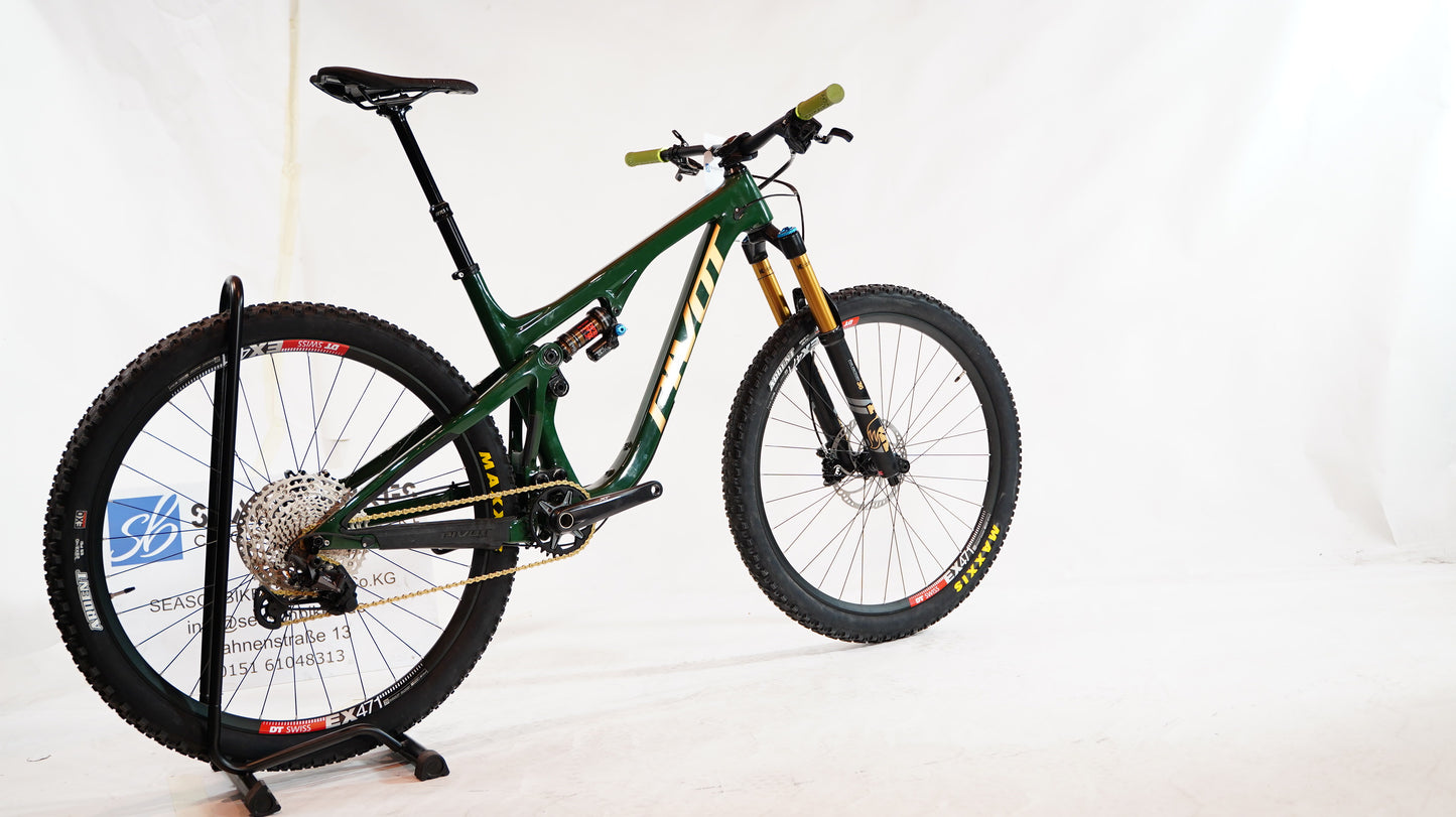 Pivot Mach 429