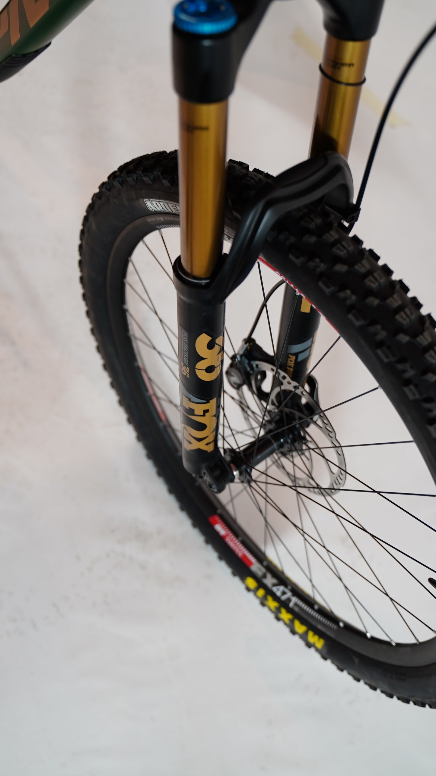 Pivot Mach 429