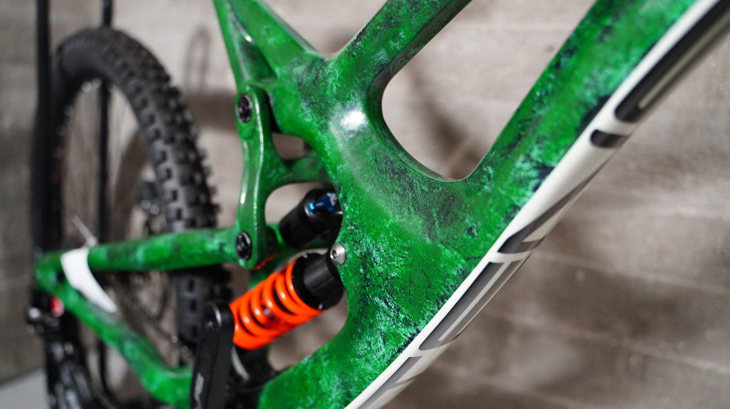 Intense M16 Carbon XL