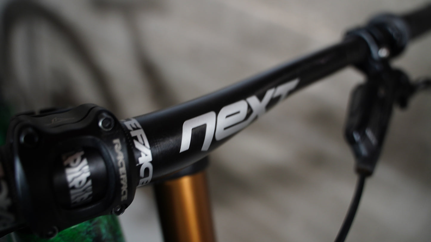 Intense M16 Carbon XL