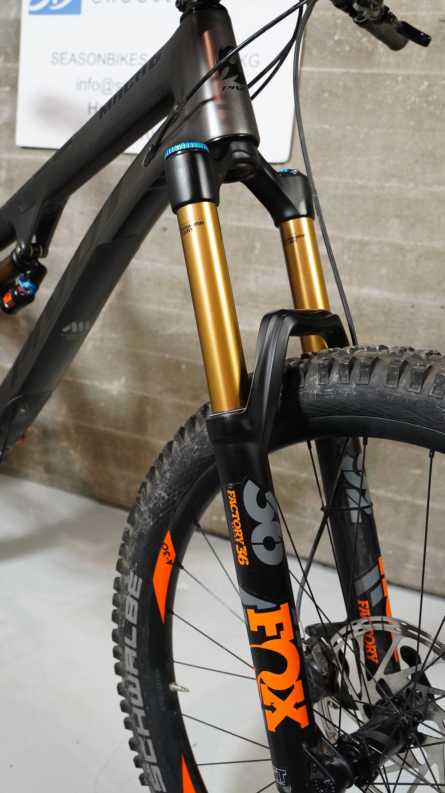 Pivot Mach 6 Carbon