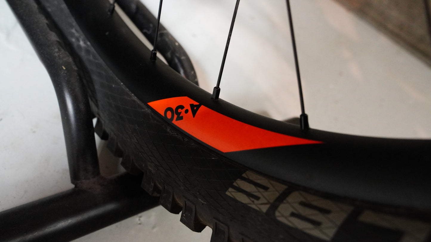 Pivot Mach 6 Carbon