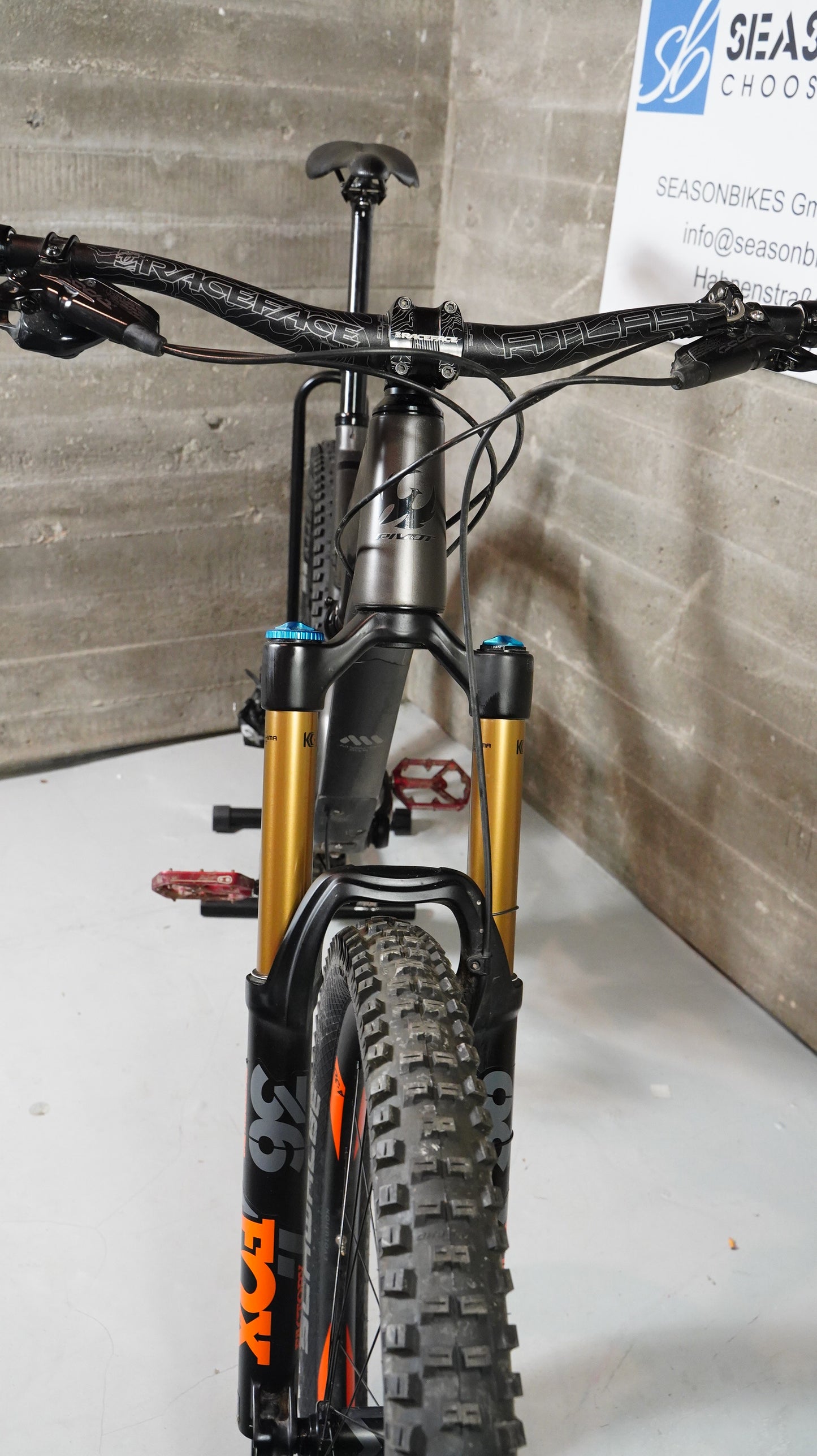 Pivot Mach 6 Carbon