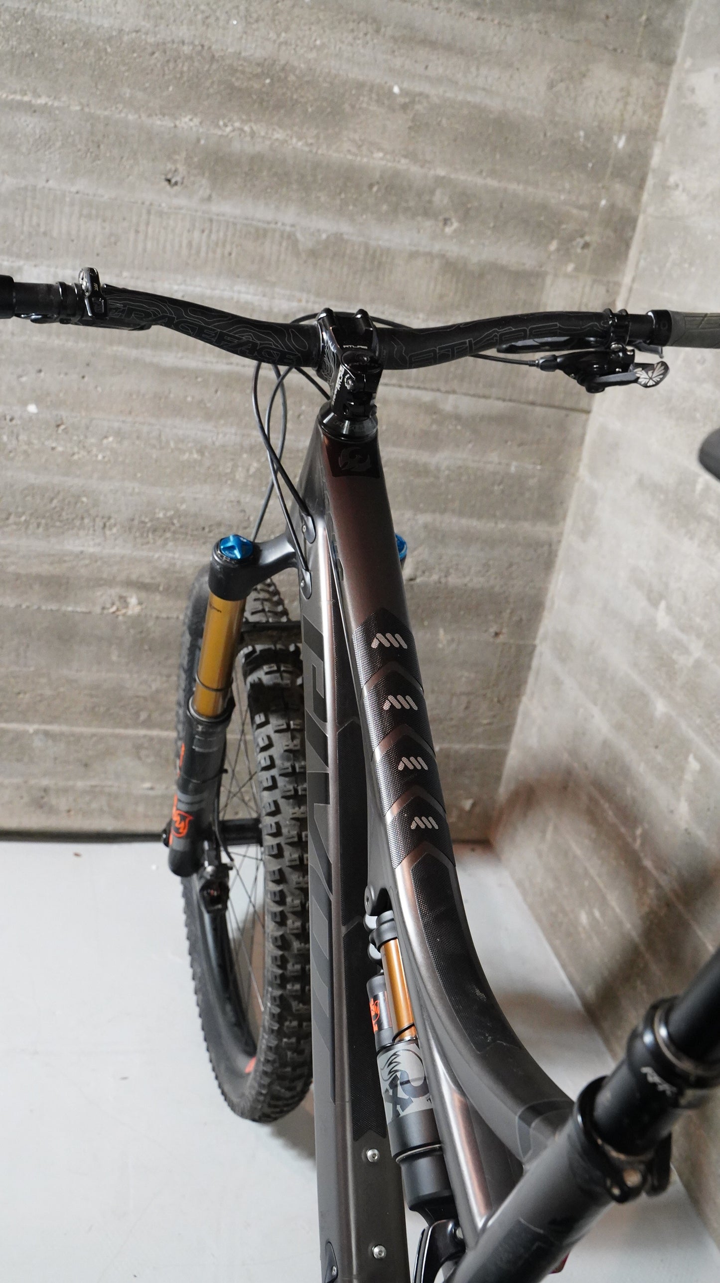 Pivot Mach 6 Carbon