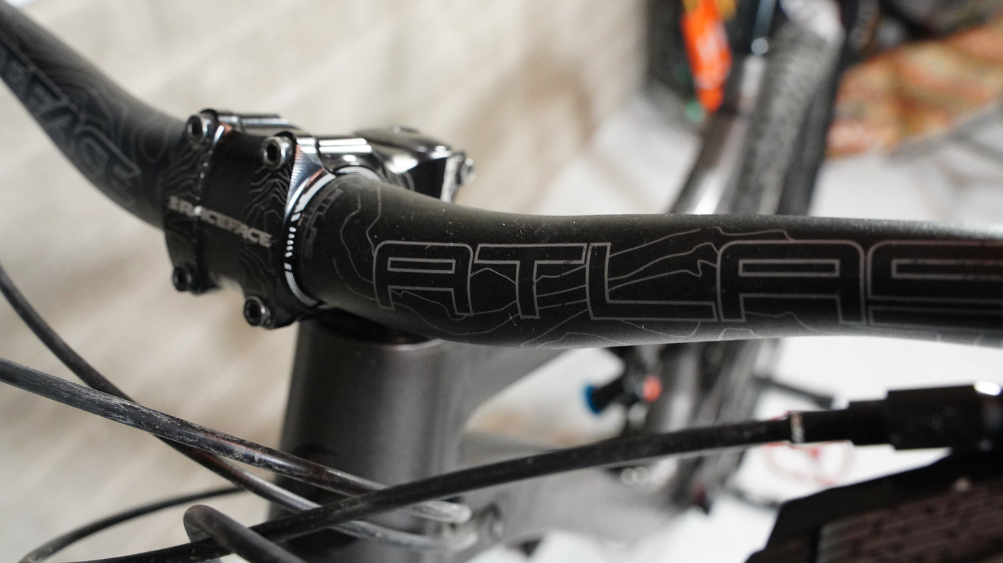 Pivot Mach 6 Carbon