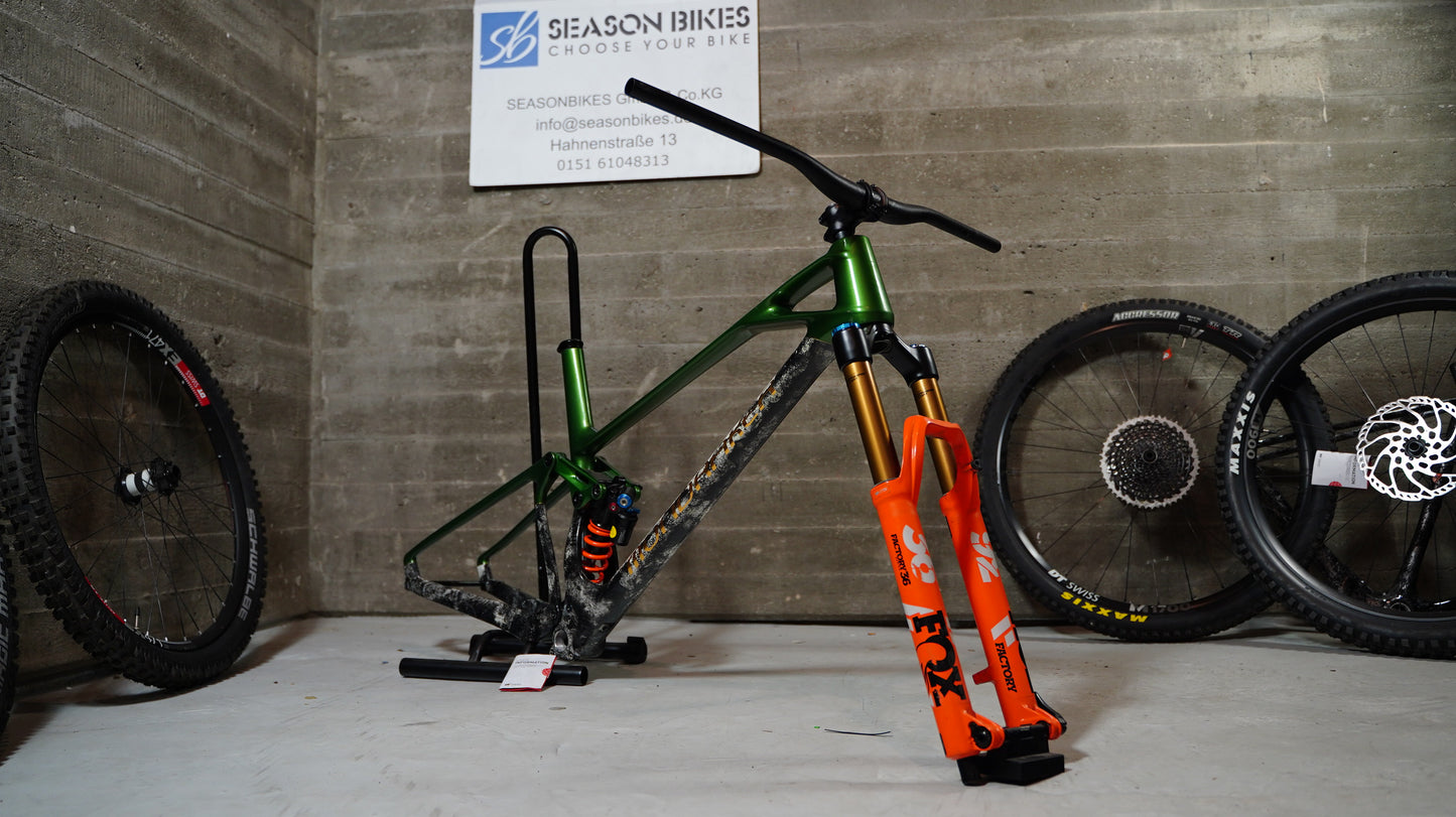 Mondraker Superfoxy Carbon