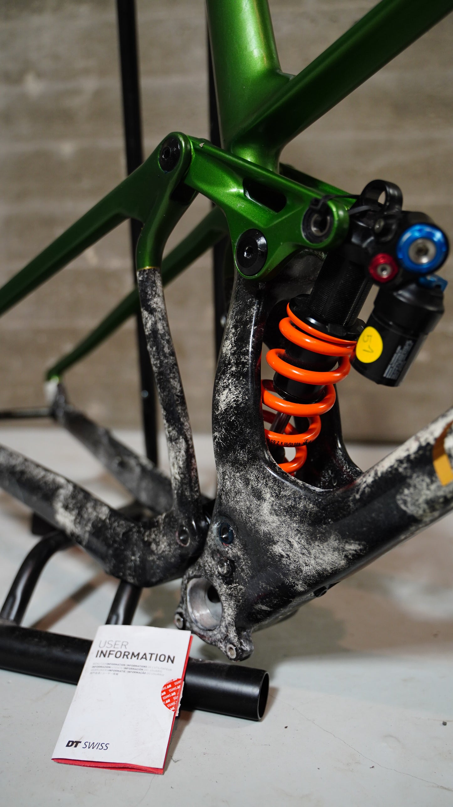 Mondraker Superfoxy Carbon
