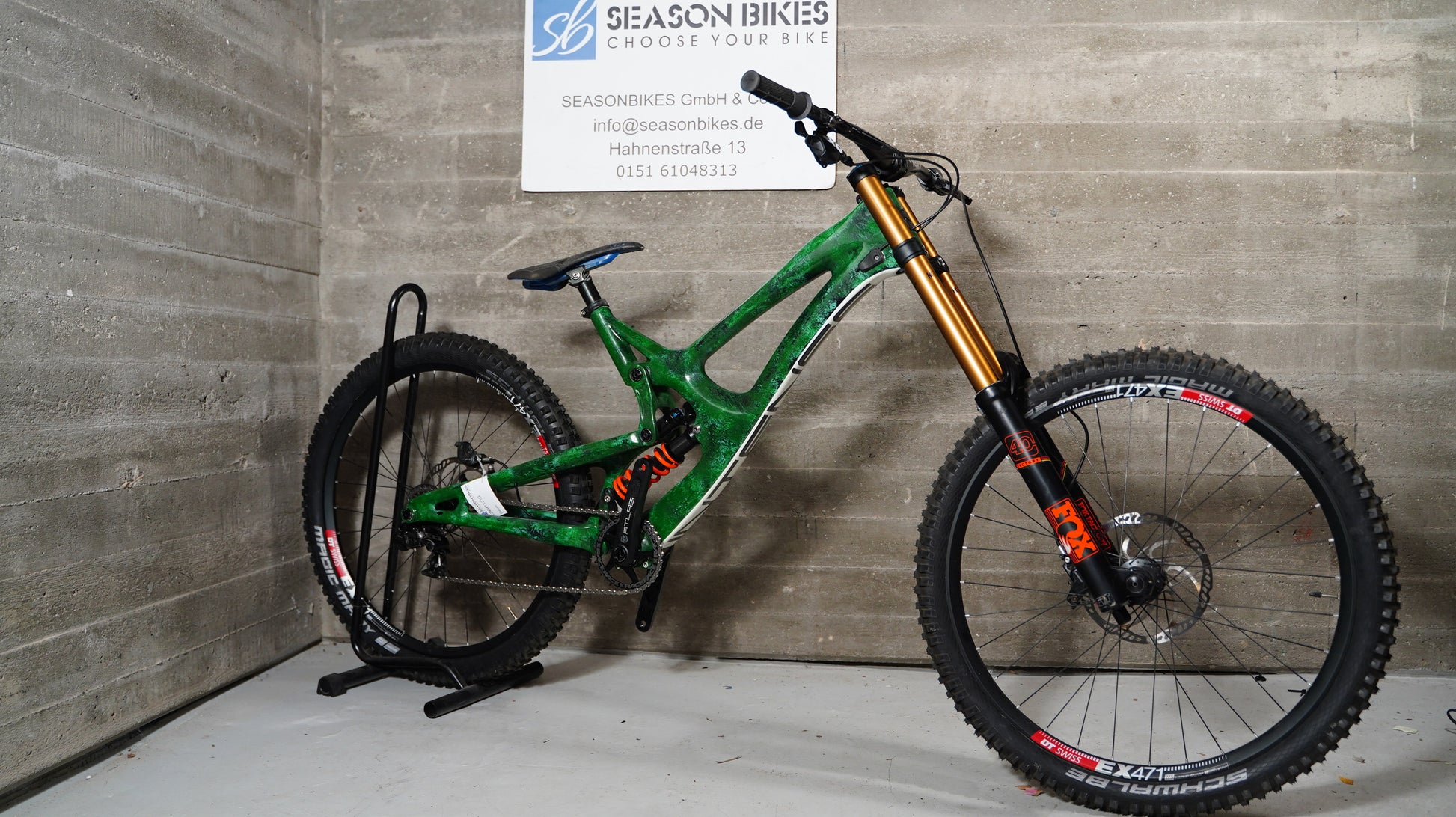 Intense M16 Carbon XL - Main Image