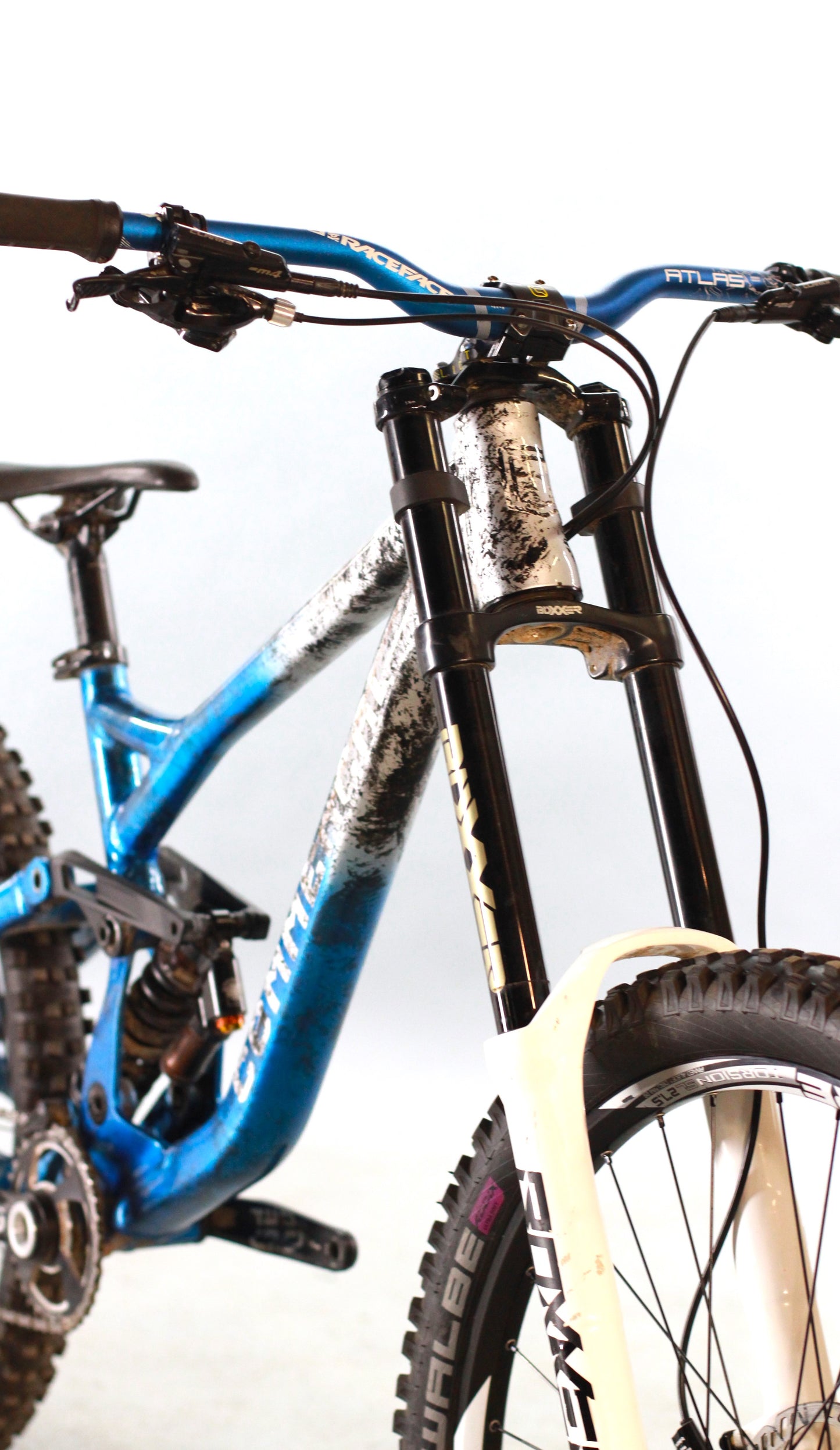 Commencal DH V3 Gr.L Custombike inkl. Versand